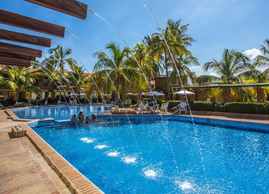 hotel-villa-marina-suites-pool-area-3